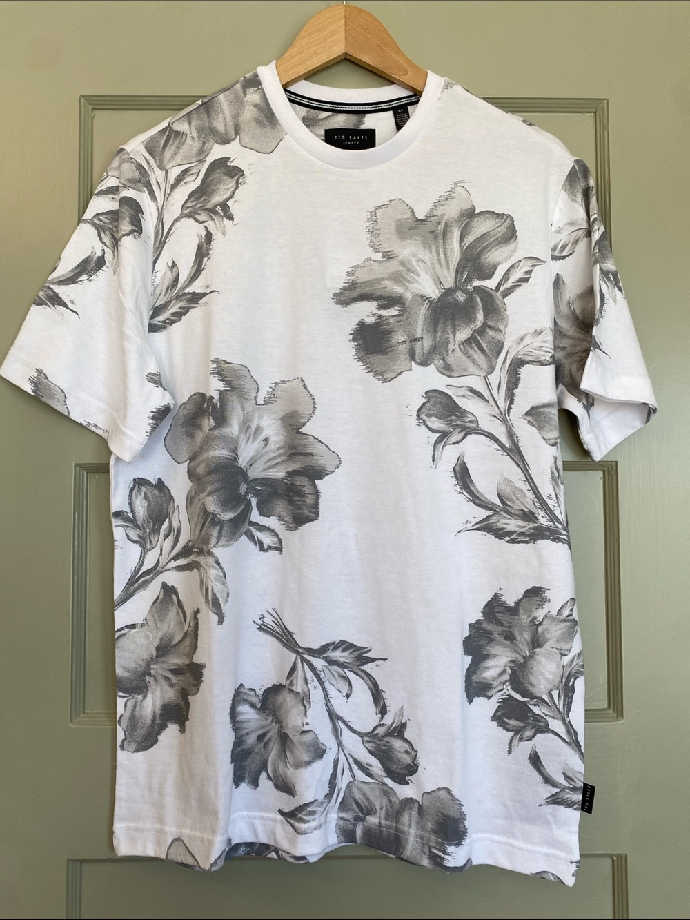 NWT Ted Baker White Tee with Gray Floral Print Men’s Size S